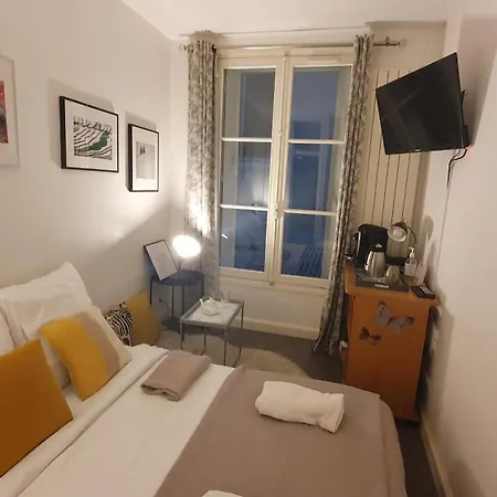 Gare Montparnasse, Center Paris, Close To Eiffel Tour Olympic Game Ticket , Front Metro * Parigi