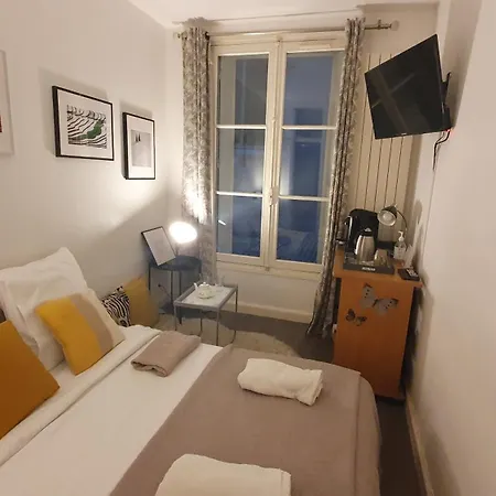 Gare Montparnasse, Center Paris, Close To Eiffel Tour Olympic Game Ticket , Front Metro Parigi